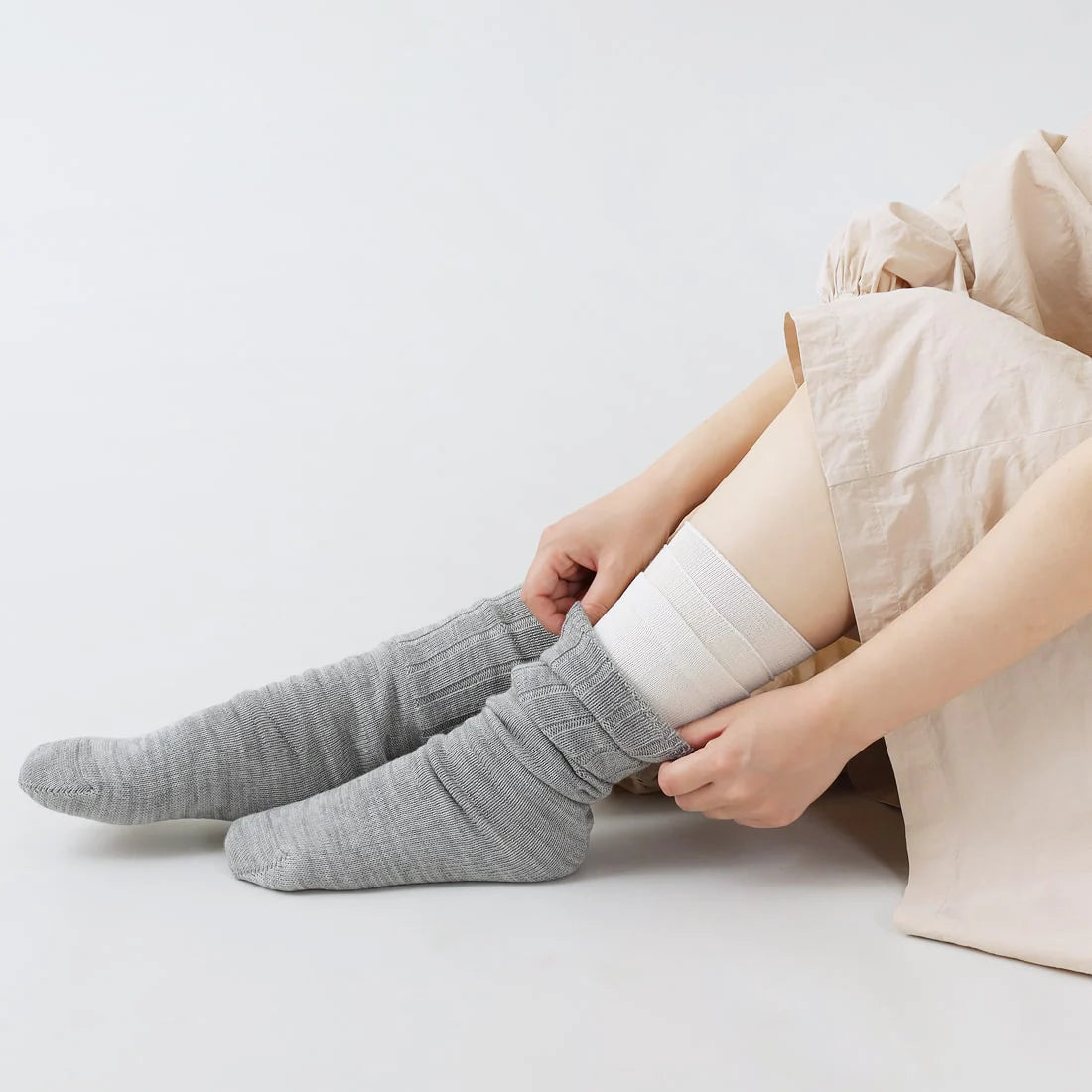 Japanese-made 4-layer cold-proof socks (silk x wool)